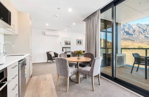 Frankton Apartment | Kawarau View - Modern Apartment