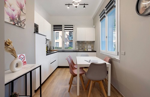 Vimercate Apartment | Magnolia: garden and parking. Vimercate/Monza