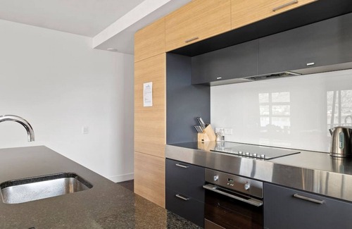 Frankton Apartment | Marina Apartment 406 | Waterfront views