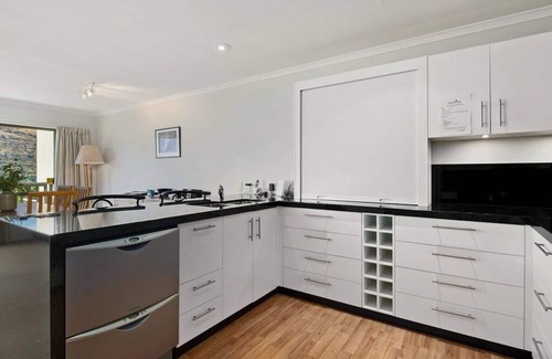 Frankton House | Marina Heights | Panoramic Alpine Views