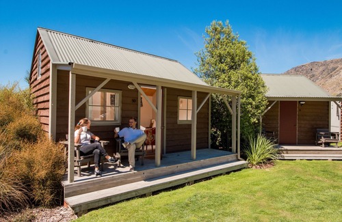 Arthur's Point Hotel | Queenstown Top 10 Holiday Park