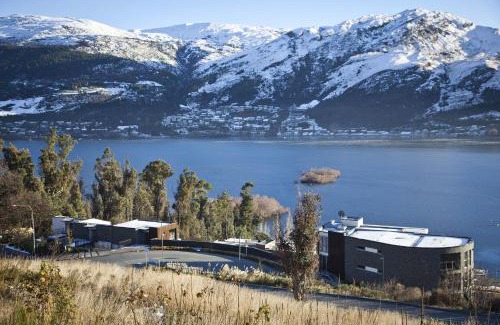 Kelvin Heights Apartment | Queenstown Village Apartments