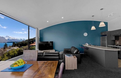 Frankton House | Remarkable Views 3 bedroom - lake & mountain views
