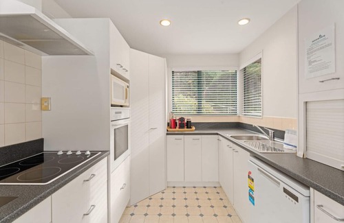 Queenstown Apartment | Remarkables Retreat 10 | Overlook the Lake | Bike & Walking Tracks