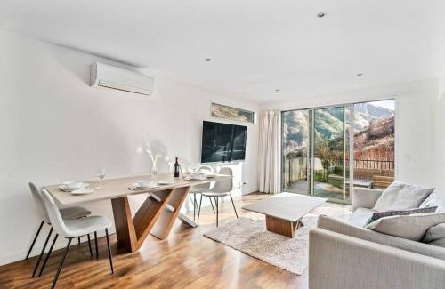 Arthur's Point House | Shotover River 2 Bedrooms Luxury
