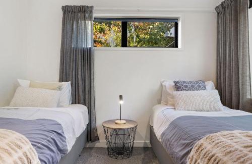 Frankton House | Viscount Haven - Lake Views