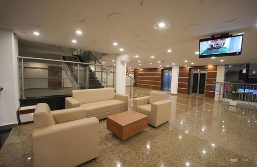 Kanhangad Hotel | 120 m² Hotel ∙ 3 bedrooms ∙ 2 guests