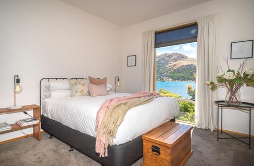 Kelvin Heights House | 135 Peninsula