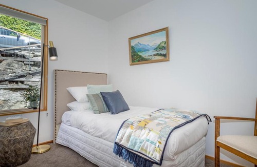 Kelvin Heights House | 135 Peninsula