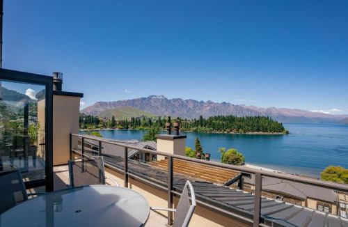Queenstown Apartment | 2-bedroom Penthouse Apartment with Spa - The Beacon 1004