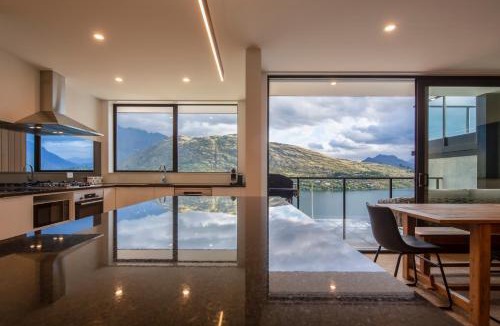 Frankton House | 4 Bedroom Home with elevated views of Lake Wakatipu & The Remarkables