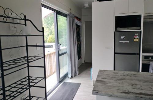 Sunshine Bay Apartment | Alpine Hideout - Tiny home with magic views