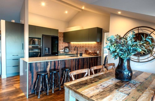Queenstown House | Alpine Retreat - Panoramic Views & Hot Tub