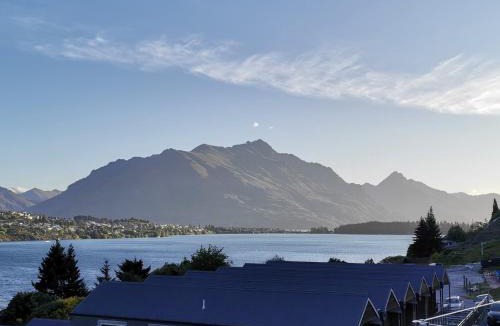 Queenstown Apartment | Alpine Village Views