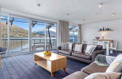 Frankton Apartment | Amazing views - Marina Apartment 206