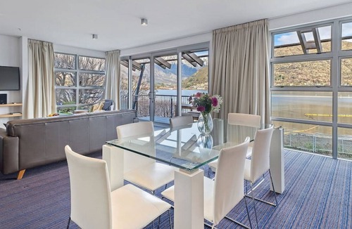 Frankton Apartment | Amazing views - Marina Quarters 206B