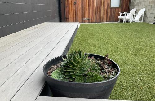 Kelvin Heights Apartment | Amber view