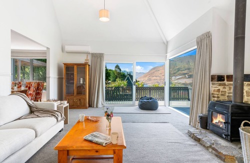 Fernhill House | Arawata Lodge - Queenstown Holiday Home