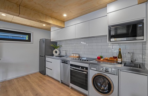 Sunshine Bay Cabin | Arawata Luxury Chalet