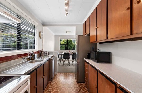 Arrowtown House | Arrowtown Charm | BBQ | Wood fireplace