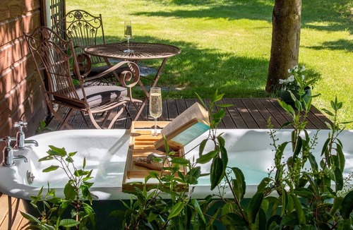Arrowtown Cottage | Arrowtown - Country setting and easy walk to town