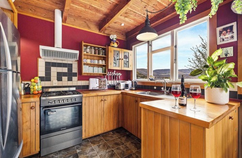 Arrowtown House | Arrowtown Ski Cottage | Opposite Millbrook | Spa Hire | Fireplace | Parking