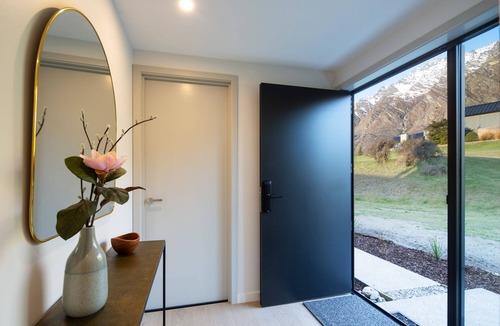 Kawarau Falls House | Beautiful 3 bedroom home | Hot Tub | Stunning View