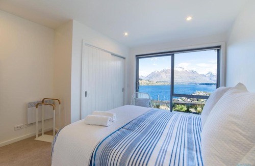 Frankton Apartment | Bluewater Queenstown - Stunning Lake Views