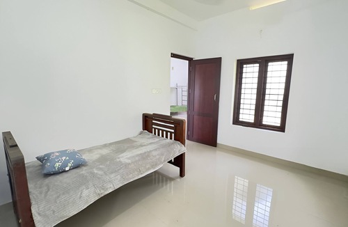 Quilandi House | Charming 1-bedroom house in Koyilandy with WiFi access