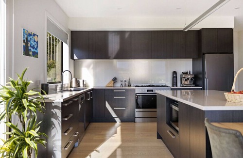 Kawarau Falls House | Close to remarkable ski field, parking and warm.