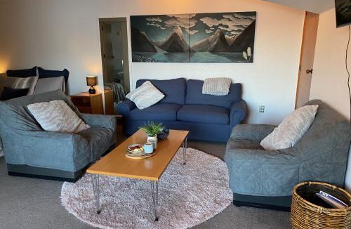 Fernhill Apartment | Comfortable Mountain View Studio