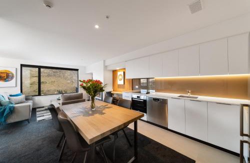 Arthur's Point Apartment | Coronet Apartment, Complete comfort and views