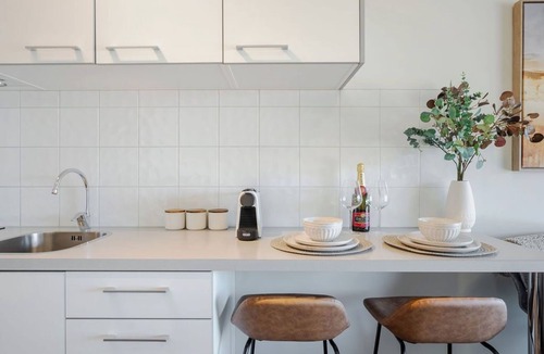 Frankton Apartment | Couples Retreat With Million Dollar Lake Wakatipu Views