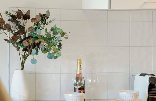 Frankton Apartment | Couples Retreat With Million Dollar Lake Wakatipu Views