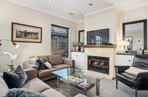 Cardrona House | Crown Range Cottage - Cardrona Holiday Home