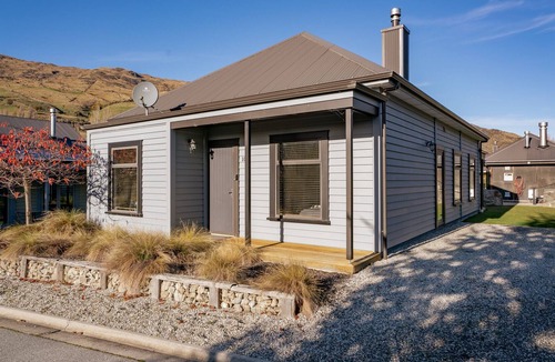 Cardrona House | Crown Range Cottage - Cardrona Holiday Home