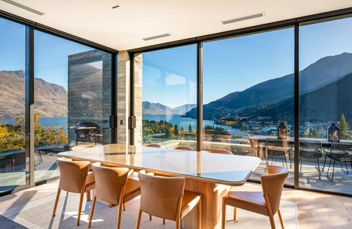 Queenstown City Centre Villa | Edinburgh Heights by Sotheby's Luxury Rental Homes