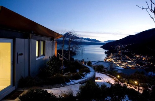Queenstown House | Ekara House, high on Queenstown Hill, 5 Bedrooms with ensuites.
