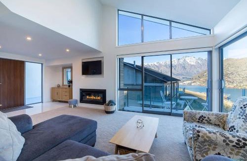 Frankton Apartment | Executive Living in Bluewater - 3 Bedroom Apartment