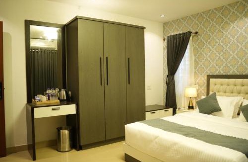 Thrippunithura Hotel | FA Gardens