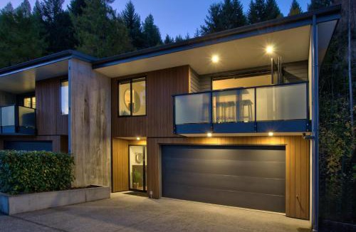 Queenstown House | Family Size Holiday Home With Remarkable Views & Sauna, Close to Town