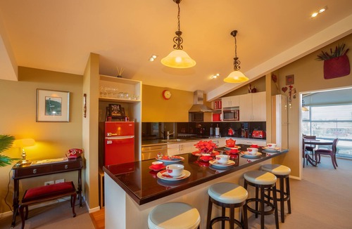 Frankton Apartment | First in the Sun. Quiet 1st floor apartment. Fantastic River and Mountain Views