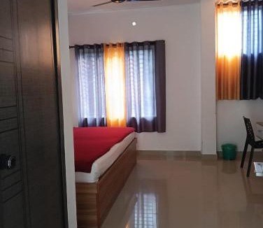 Parassinikadavu Hotel | Grand Parassini by staymax