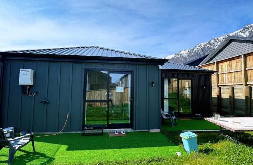 Kawarau Falls House | Hanleys Private Room near Ski Airport