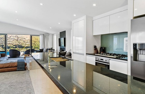Queenstown House | Highview Haven | Lake View | Spa Pool | Garden