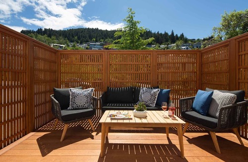 Queenstown City Centre Apartment | Hillside Villa 1 – Modern 2BR Walk to Town & A/C