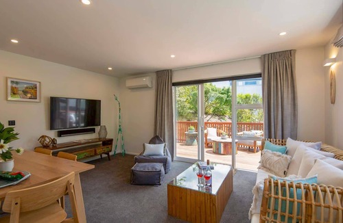 Queenstown City Centre Apartment | Hillside Villa 3 – Modern 2BR Walk to Town & A/C