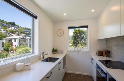 Queenstown City Centre Apartment | Hillside Villa 3- Walk To Town- AC- Free Parking