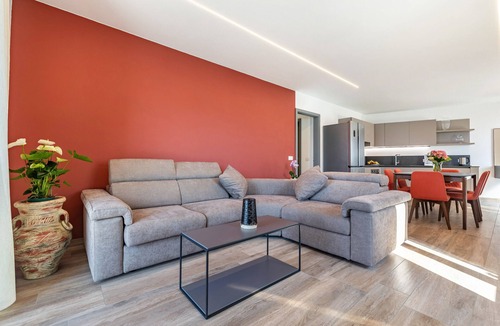 Oldesio Apartment | Holiday Apartment "Il Cinque" with Lake View, Shared Pool & Wi-Fi