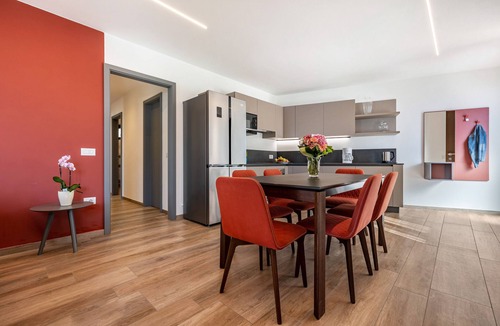 Oldesio Apartment | Holiday Apartment "Il Cinque" with Lake View, Shared Pool & Wi-Fi